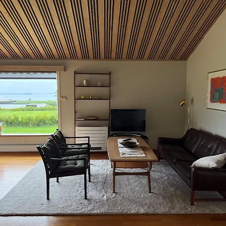 Villa The Apple House - A Single Dwelling With Garden Centrally Located In Madla Stavanger